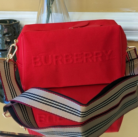 Burberry Pouch converted into to shoulder bag or cross body - Picture 2 of 16
